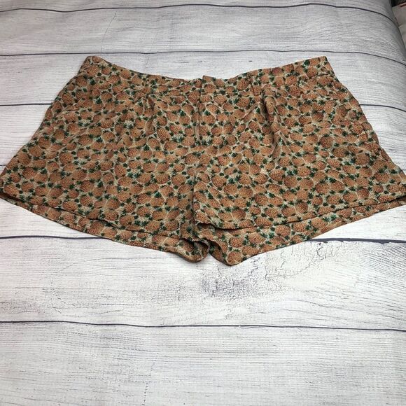 Joie Barnaby Beige Pineapple Print Silk Shorts Size 6 - Picture 2 of 7